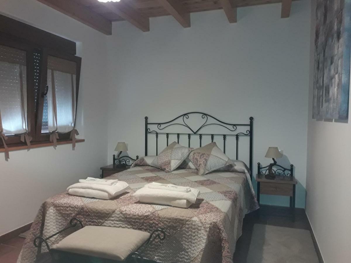 El Rondillo De Gredos Guest House Hoyos del Collado ภายนอก รูปภาพ