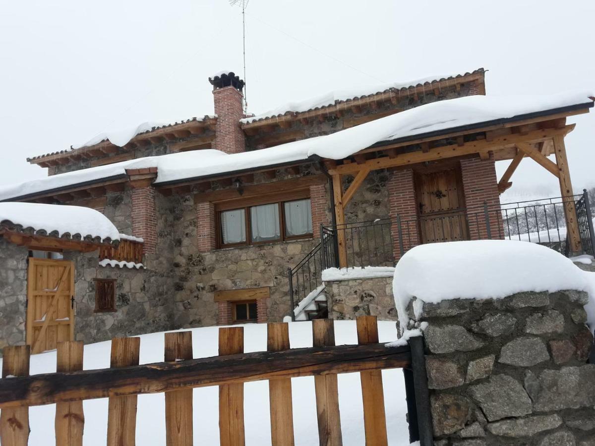 El Rondillo De Gredos Guest House Hoyos del Collado ภายนอก รูปภาพ